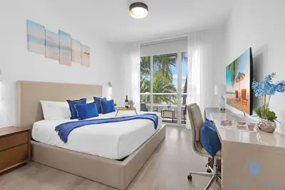 Image de Hollywood Beach Escape w/ Pool & Hot Tub