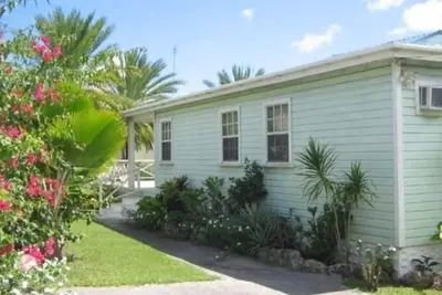 Image de Jolly Harbour, 3 bedroom villa, pool, close to beach and all amenities.