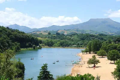 Image de At the forefront of Lake St-Pée-sur-Nivelle: feet in the water!