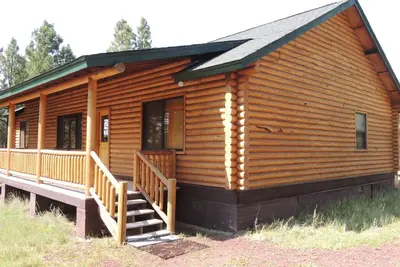 Image de Hidden Log Cabin deep in elk country.