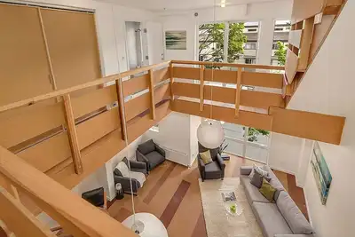 Image de Huge, Fun Artist's Loft - 5 levels!