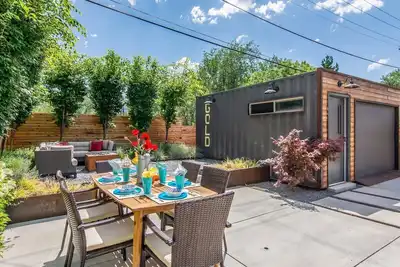 Image de Sugarhouse Cottage * Hot Tub *Firepit* Near Campus * Backyard Oasis * Park