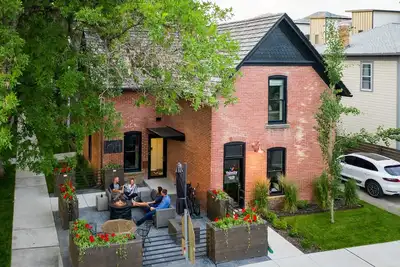 Image de *Designer Downtown* Modern Loft + Outdoor Patio!