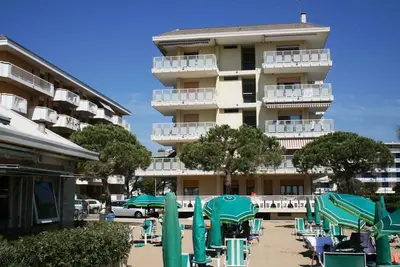 Image de Appartement de vacances avec balcon, Ă seulement 20m de la mer