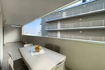 Image de Appartement de vacances avec climatisation et balcon avec vue sur la lagune