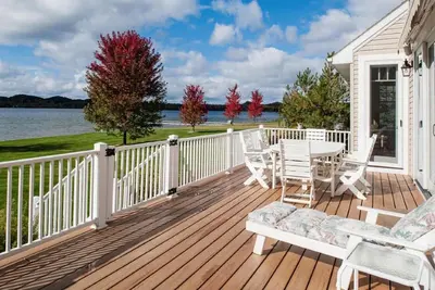Image de Beautiful Waterfront Property