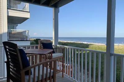 Image de Beachfront        Panoramic Views! Clean, Cozy Park on premises for Walkable Fun