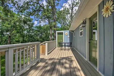 Omaha Apartment 3 Mi to Cricket Creek Marina!