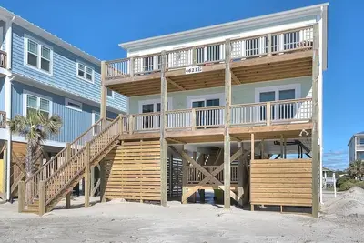 Image de Brand New, Beautifully Decorated, 5 Bedroom/3. 5 Bath Oceanfront Home-Sleeps13