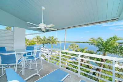Image de Direct bayfront views!