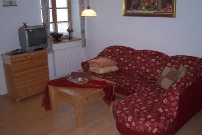 Image de Helle Ferienwohnung mit WohnkĂĽche, 2 Schlafzimmern und Balkon