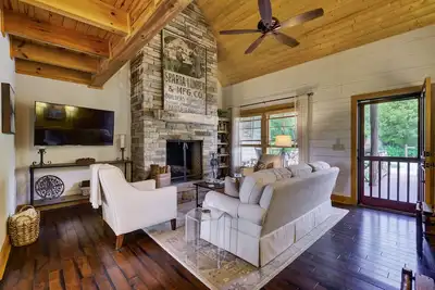 Image de Linger Longer Lodge - Trillium Home near Lake Glenville