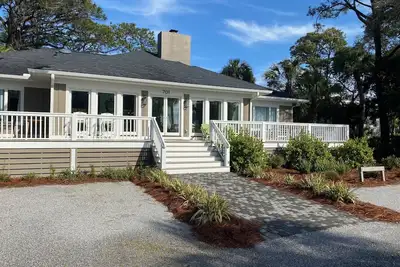 Image de Southern Charm on Fripp Island, steps from the beach. . . Resort Access Included!