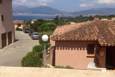 Image de villa vue mer et ajaccio 900m de la plage et commerces orientée ouest