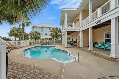 Image de Southern Peach East Beach House 3bd Private Pool Boat Dock