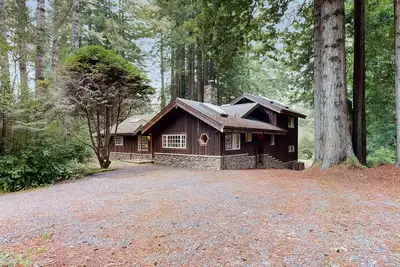 Image de Secluded house with WiFi, private hot tub, wood burning fireplace
