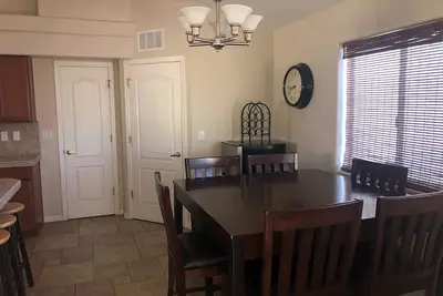 Image de 3 Bedroom House on Man Made Lake