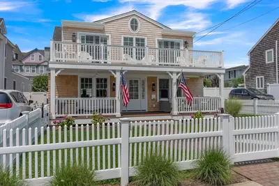 Image de Newly Renovated Bay Head Family Escape Steps to Quiet Beach with Pool