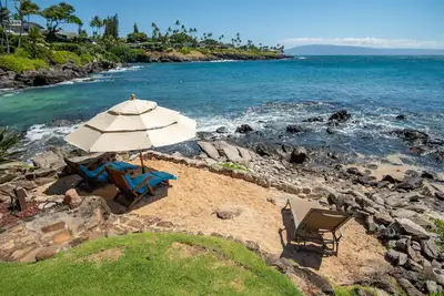 Image de Oceanfront, hot tub, pool, sauna, perfect location!