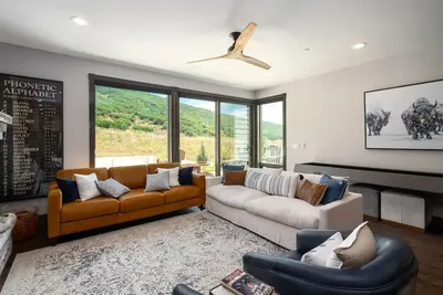Image de Sunlight Mt. Lodge, single family home, hot tub and views galore! !