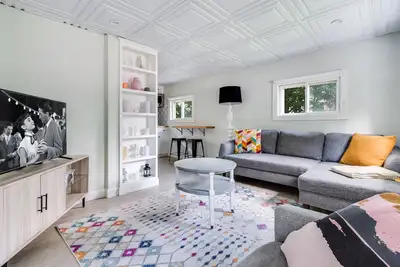 Image de Super Cute & Cozy Apartment in Downtown Mystic!