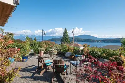 Image de Family-friendly Urban Oasis with Beautiful Garden