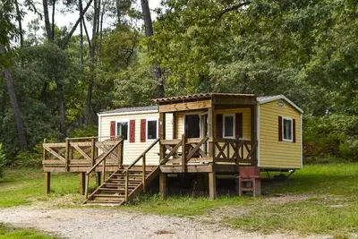 Image de Mobil home à proximité d'un étang de pêche