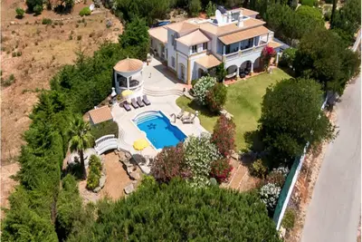Image de Luxurious Algarve Villa | 7 Bedrooms | Vivenda Carvoeiro Deluxe | Private Pool & Table Tennis | Carvoeiro