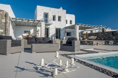 Image de Luxury Paros Villa | Superior Villa | Private Pool | Stunning Interior | 7 Bdr | Tserdakia