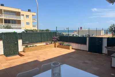 Apartamento con Gran Terraza al Lado del mar