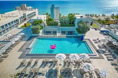 Image de Best Stay–Rooftop Pool  & Hot Tub|Hollywood Beach