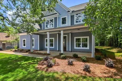 Image de Dream Home, Yard, and Location!