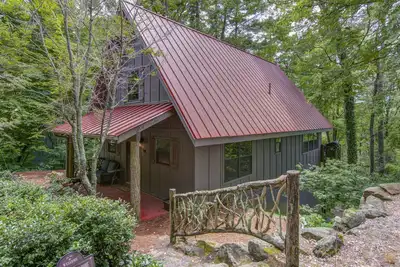 Image de Red Top Treehouse Cabin in Mirror Lake and minutes to downtown-Dog Friendly!