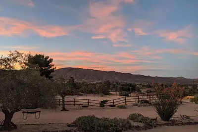 Image de Relax and enjoy the views at Yucca View Retreat w/hot tub