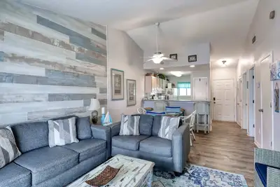 Image de Cozy Gulf Front 2/2 Sleeps 7 Romar Beach 308