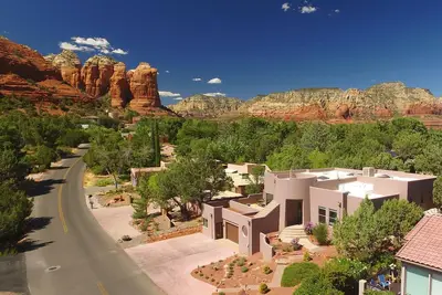 Image de Beautiful Contemporary Home! Great Views & Location! Mountain Shadows - S036
