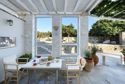 Image de Executive Paros Villa | 5 Bedrooms | Villa Beachfront Supreme | Beachfront Sea Views & Private Pool | Ampelas