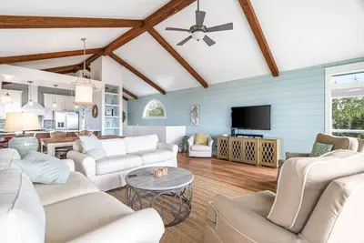 Image de Free golf cart/Private Heated Pool/Pet Friendly/1 min to beach access/Sleeps 9