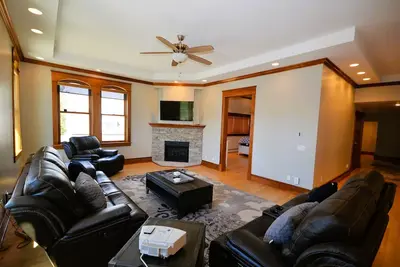 Image de Downtown Northport walking to everything including beach! Handicap accessible