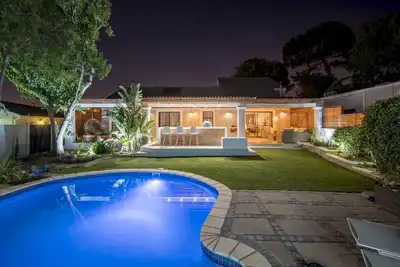 Image de 3-Bedroom House with big Porch, Outdoor Kitchen, Heat Pump heated Swimming Pool