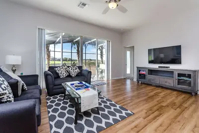 Image de Lovely 5 Bed Home with Lake View and Private Pool