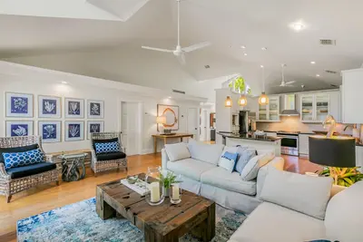 Image de Southern Cross ~ Conveniently Located 3 Bedroom, 2. 5 Bathroom Gem w/ Pool