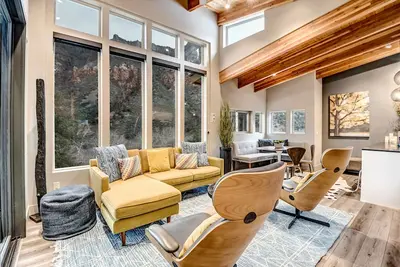 Image de Experience luxury at Sedona Canyon Terrace, a 2br retreat with stunning canyon views.