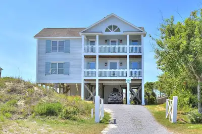 Image de \"Love At First Sight\" - Oceanfront Home w/ Private Pool, 7 Bedrooms / 5. 5 Bathrooms