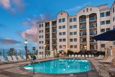 Image de Fantastic Ocean views at a great price. 2 Br 2 Bath Deluxe just steps from pier