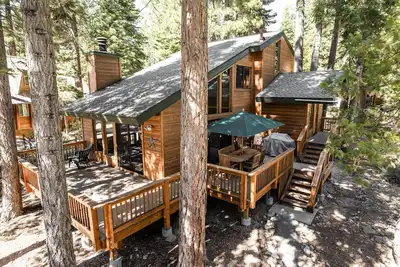 Image de Relaxing Carnelian Bay Retreat - within walking distance to lake