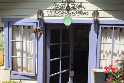 Image de No ferry, Camano Island Garden Cottage - the peaceful Island you can drive to.