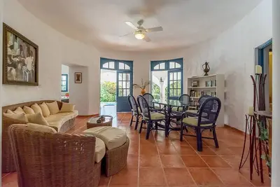 3bd Guest-friendly villa, private  pool, in gated residence with tennis courts!