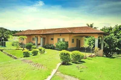 Image de 3bd villa with private pool in countryside club, lush green scenery!