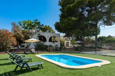 Image de Maison de vacances spacieuse \"Ca Nostra Ibiza\" avec piscine, jardin et terrasse